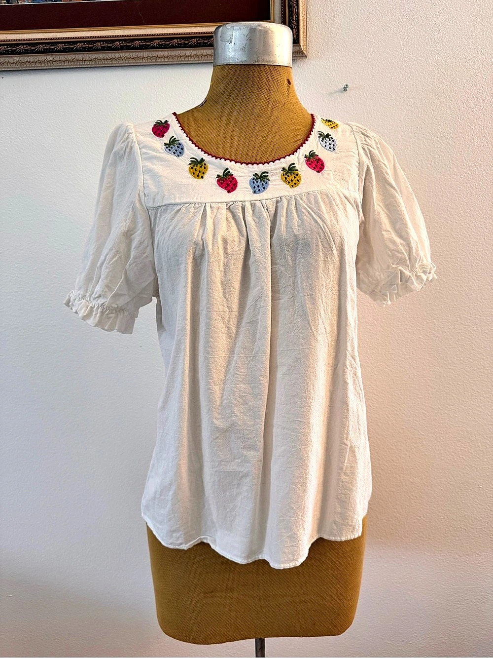 GIRL Women’s White Strawberry Embroidered Blouse Puff Sleeve Size S/M